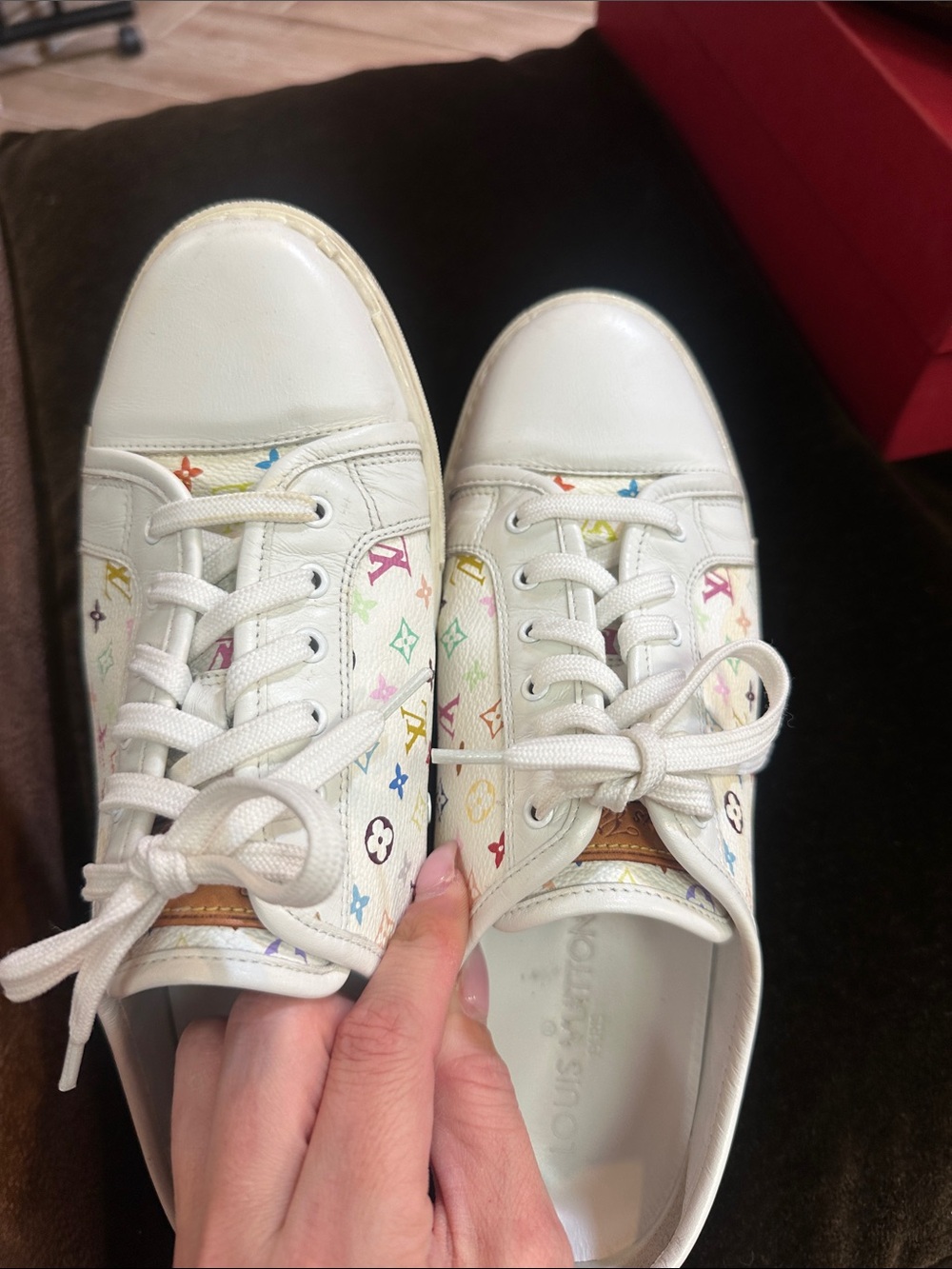 Authentic Louis Vuitton white sneakers with multicolor LV - Picture 6 of 8